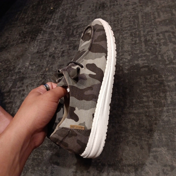 Hey Dude Wendy Womens Size 7 Green Camo Slip On Casual Loafer Shoes - Picture 3 of 5